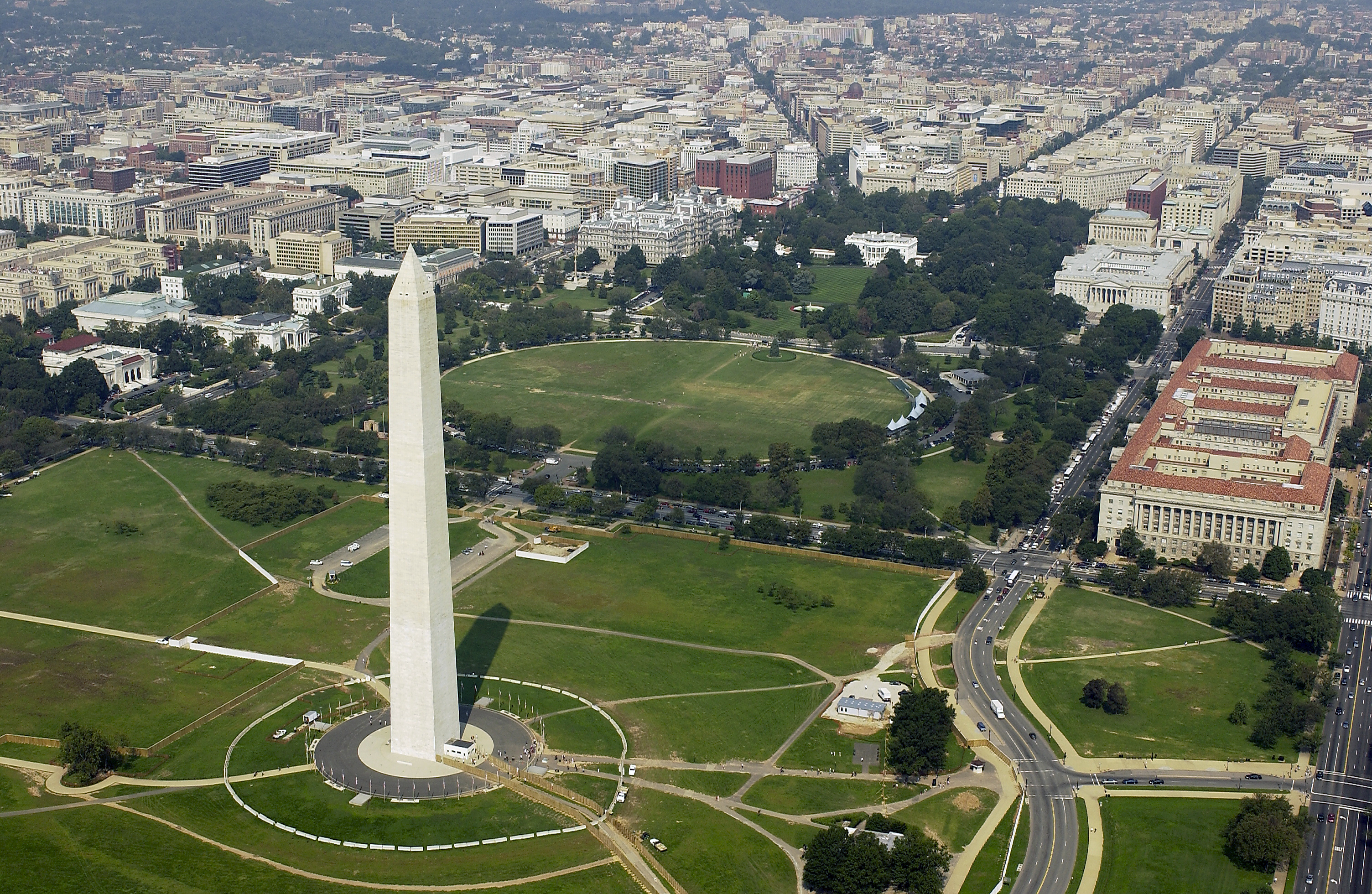 030926-F-2828D-080 Washington, D.C. (Sept. 26, 2003) -- Aerial view of the Washington Monument with the White House in the background. DoD photo by Tech. Sgt. Andy Dunaway. (RELEASED)